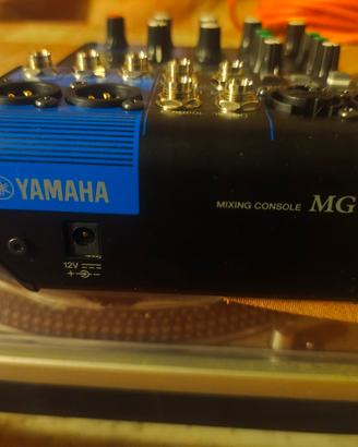 mixer audio Yamaha professionale con effetti 