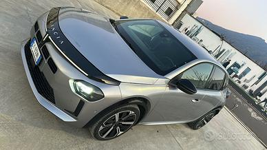 Lancia Ypsilon hybrid 100cv 2025