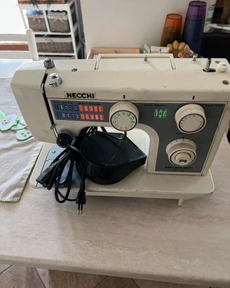 Macchina per cucire NECCHI