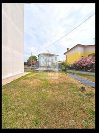 Trilocale piano terra con giardino