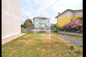 Trilocale piano terra con giardino