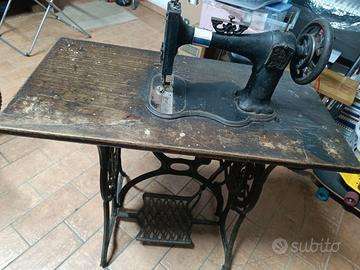 macchina da cucire d'epoca 