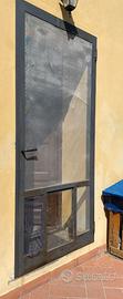 Porta zanzariera in ferro battuto con gattaiola