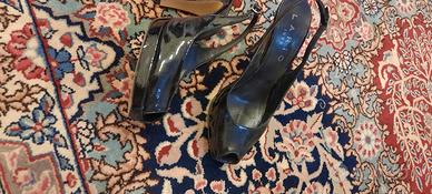 Sandali di vernice nera