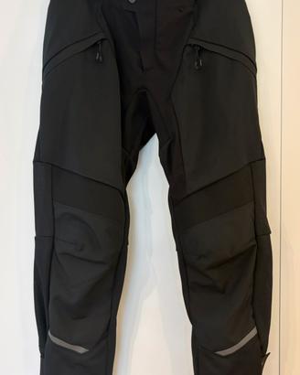 Pantalone moto rev’it estivo nero.