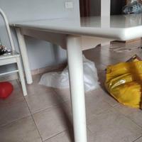 Tavolo allungabile con sedie