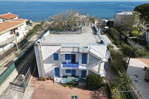 Villa panoramica con vista mare e giardino
