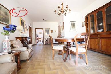 Appartamento di 120 m² con 5 locali e box auto a M