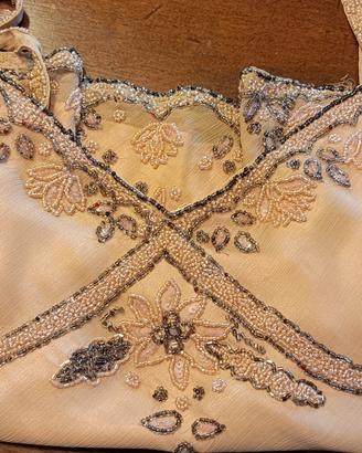 Top con  perline e paillettes 