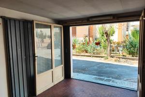 Garage fuori terra con finestra