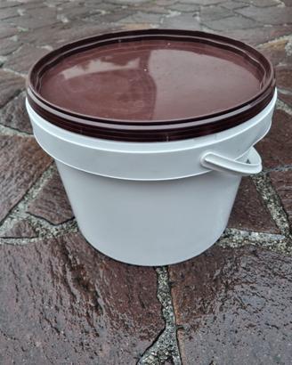 10 secchi plastica con coperchio