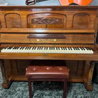Pianoforte a parete a corde