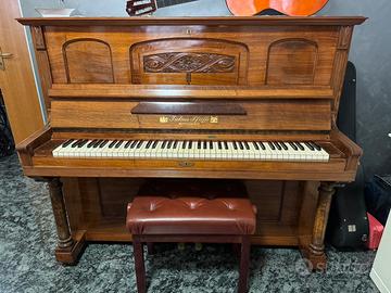 Pianoforte a parete a corde