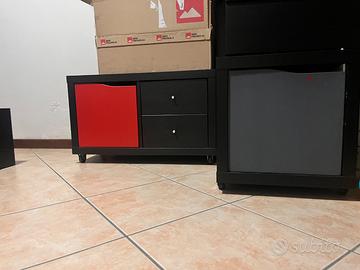 Scaffale marrone-nero