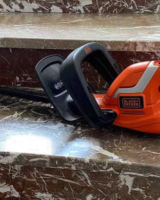 Tagliasiepi a batteria BLACK+DECKER