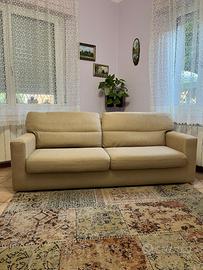 Divano tre posti