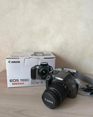 Macchina fotografica reflex marca Canon 1100d