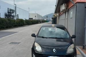 renault twingo 2010 1.2 benzina a 600€