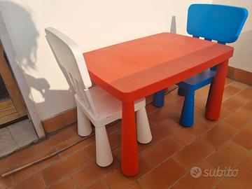 Tavolo ikea mammut per bambini. Con due sedie