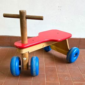 Triciclo cavalcabile in legno Galt Toys Ride on