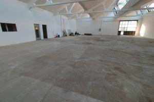 Triuggio capannone 650 mq