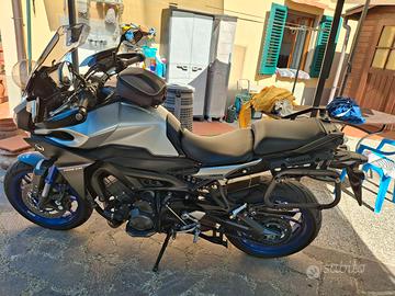 Moto Yamaha tracer 900