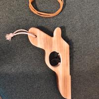 pistola di legno spara elastici