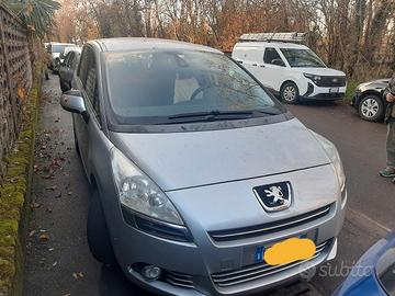 auto peugeot 5008