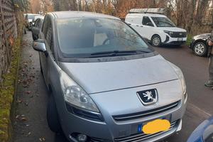 auto peugeot 5008