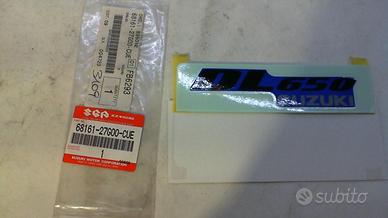 EMBLEMA DL 650 V-STROM SUZUKI 68161-27G00-CUE