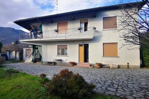 Villa con 2 unità abitative, taverna, box doppio