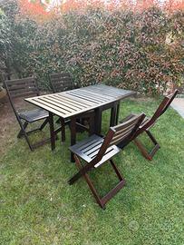 Set tavolo e quattro sedie da esterni