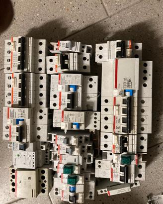 STOCK MATERIALE ELETTRICO INTERRUTTORI QUADRI