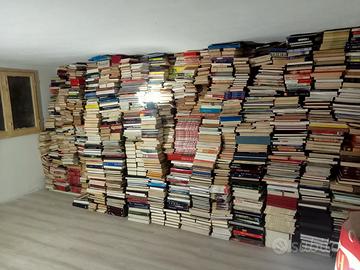 Libri saggi narrativa storia fumetti