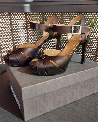Sandalo donna vera pelle nero marca NERO GIARDINI