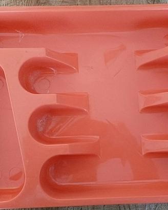 Cassetto portaposate in plastica arancione