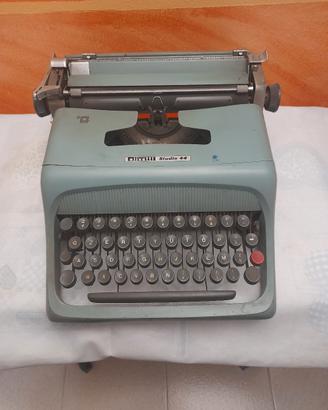 Macchina da scrivere Olivetti 