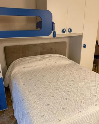 Letto matrimoniale con cassettone