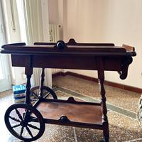 Carrello un legno d’epoca porta liquori