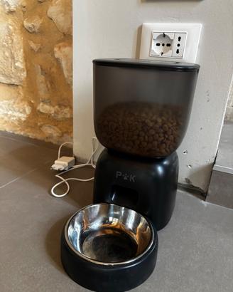 Distributore dispenser automatico cibo gatti
