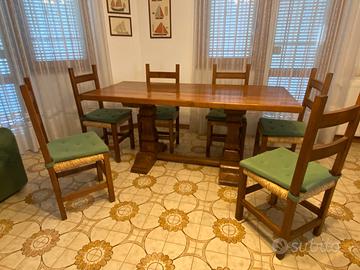 Tavolo con 6 sedie in legno massello