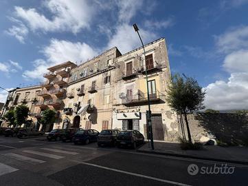 2 LOCALI A TORRE DEL GRECO