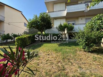 Villa di 110 m² con 5 locali e box auto a Laterina