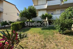 Villa di 110 m² con 5 locali e box auto a Laterina