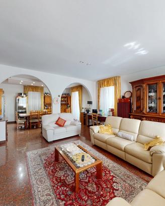 Appartamento di pregio con balconi