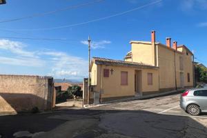 Casa indipendente di 281 m² con più di 5 locali a 