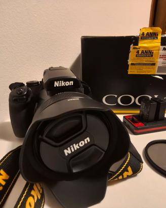 Nikon P1100 con accessori