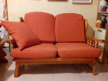 due divani in legno massiccio