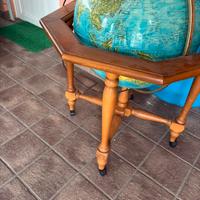 Mappamondo vintage illuminato