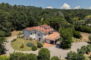 Villa di 550 m² con più di 5 locali e box auto dop